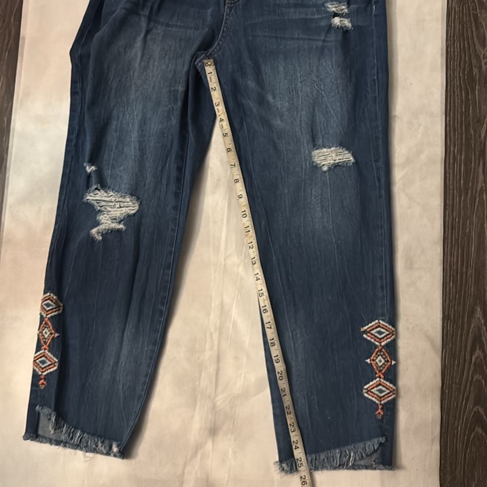 Signature Studio E Embroidered Shark Bite Hem Jeans 16 Boho Festival Hippie - Picture 7 of 11
